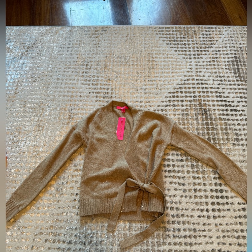 Sparkly Lilly Pulitzer sweater size xs but can fit larger